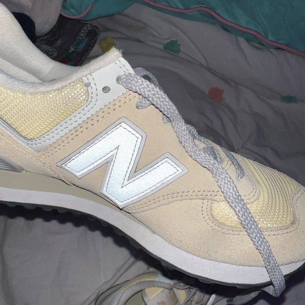 NEW BALANCE SNEAKERS, YELLOW SIZE 9 WOMENS